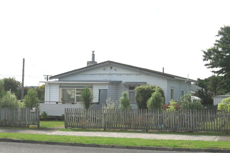 Photo of property in 65 Lynwood Road, New Lynn, Auckland, 0600