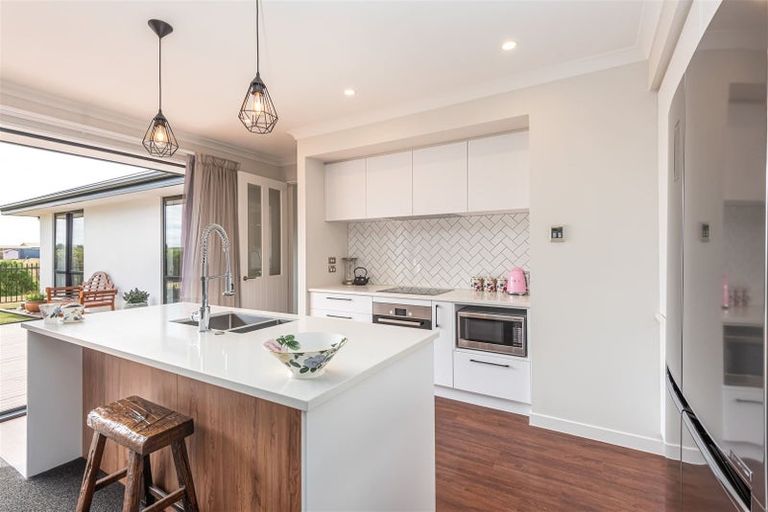 Photo of property in 18 Pistacia Place, Hornby, Christchurch, 8025