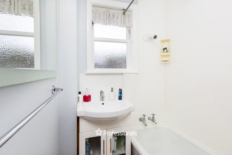 Photo of property in 73 Naenae Road, Naenae, Lower Hutt, 5011