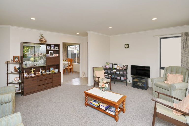 Photo of property in 14 Royal Park Drive, Parklands, Christchurch, 8083