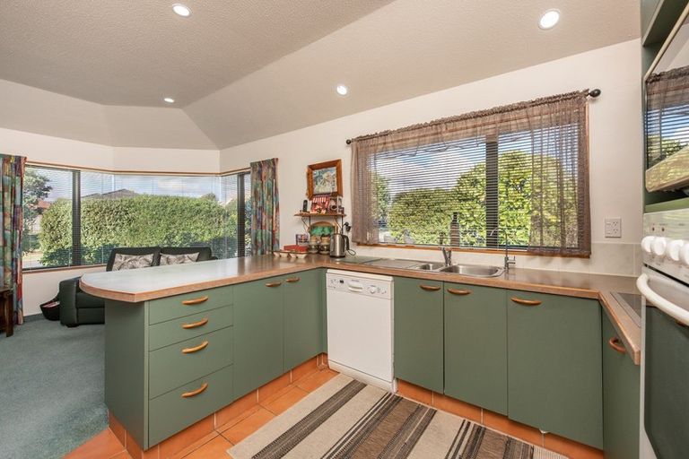 Photo of property in 2 Taranui Way, Paraparaumu Beach, Paraparaumu, 5032