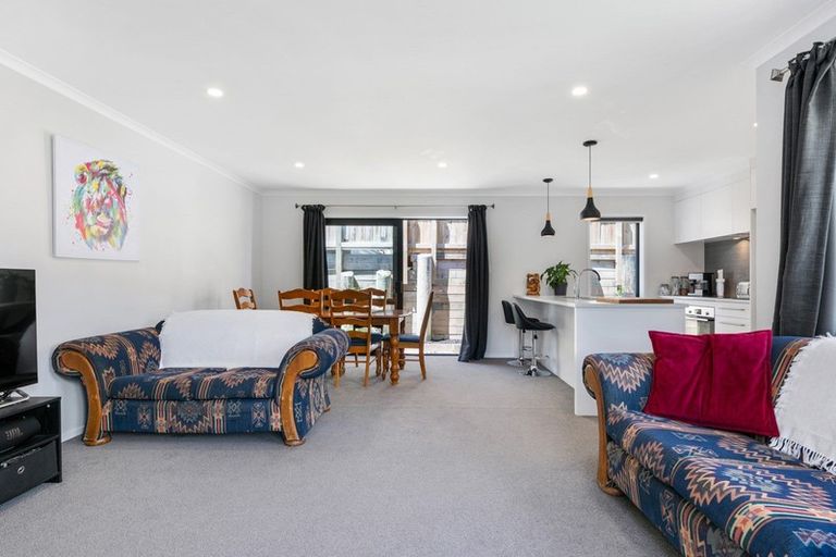 Photo of property in 310a Lakes Boulevard, Pyes Pa, Tauranga, 3112