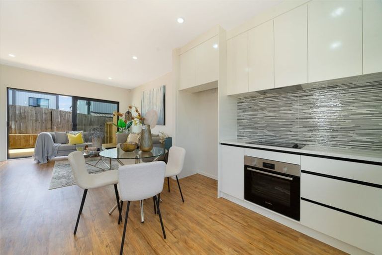 Photo of property in 21 Parker Avenue, New Lynn, Auckland, 0600