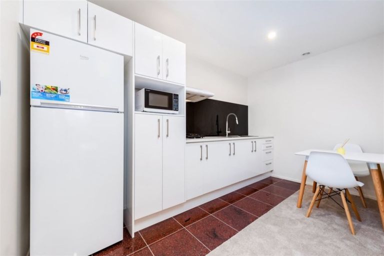 Photo of property in 21 Midhurst Avenue, Henderson, Auckland, 0612