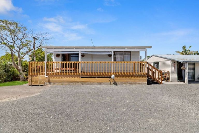 Photo of property in 16 Te Moau Avenue, Parakai, 0830