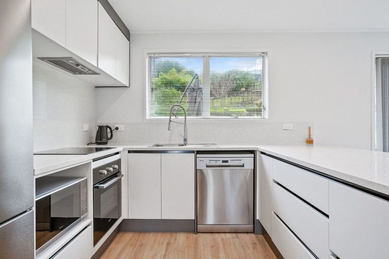 Photo of property in 37 Clyma Place, Massey, Auckland, 0614