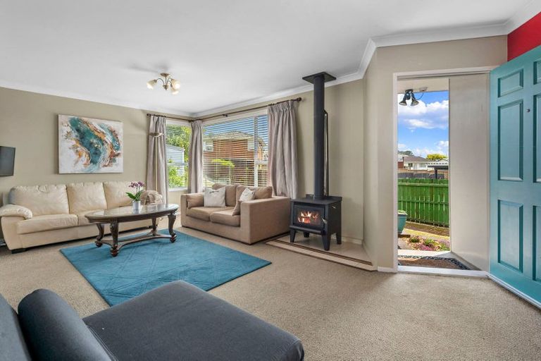 Photo of property in 25 Felgrove Street, Glendene, Auckland, 0602