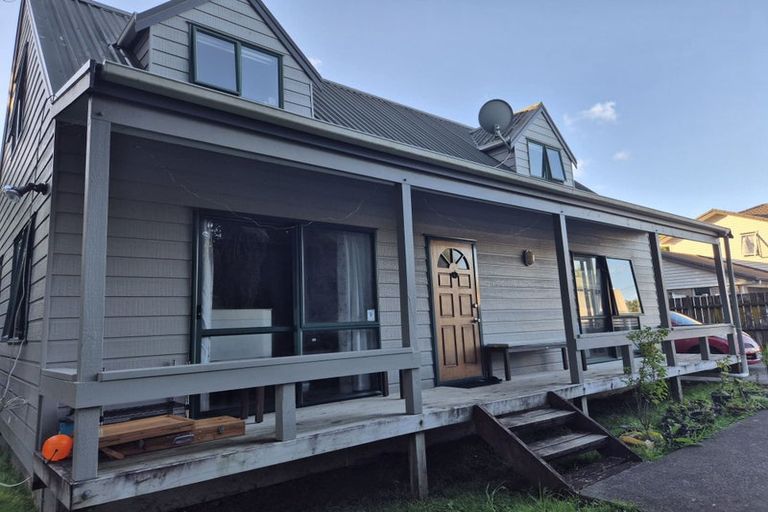 Photo of property in 56a Taikata Road, Te Atatu Peninsula, Auckland, 0610