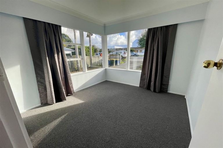 Photo of property in 165 Te Atatu Road, Te Atatu South, Auckland, 0610
