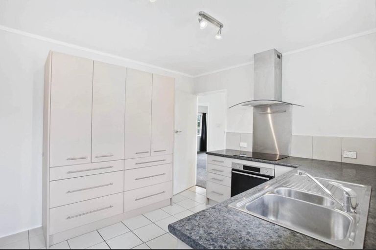 Photo of property in 2/14 Ellice Road, Totara Vale, Auckland, 0629