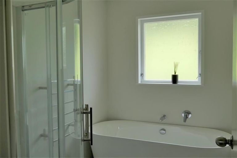 Photo of property in 28 Memorial Drive, Parahaki, Whangarei, 0112
