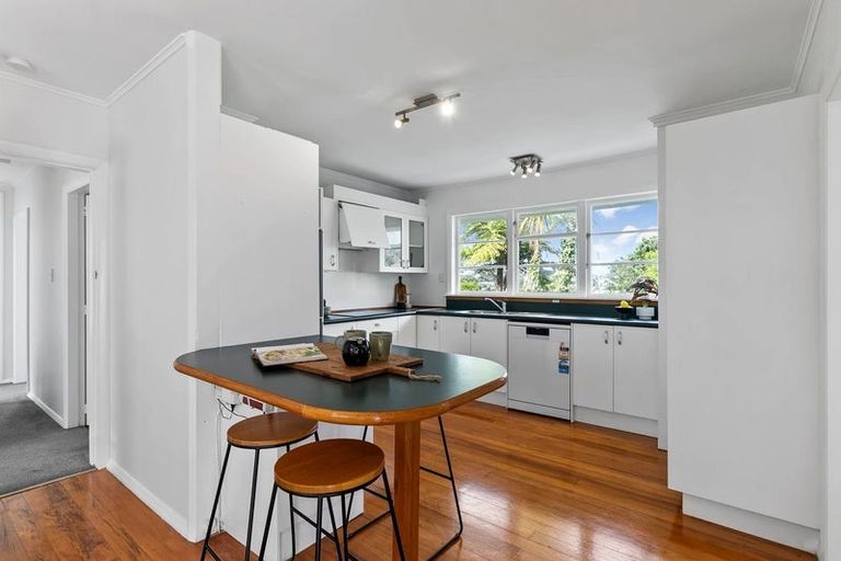 Photo of property in 41 Bassett Road, Johnsonville, Wellington, 6037