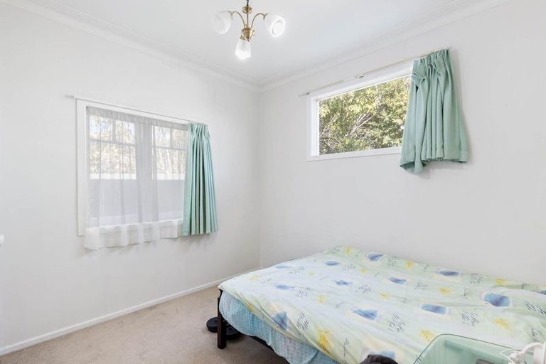 Photo of property in 11 Craigbank Avenue, New Lynn, Auckland, 0600