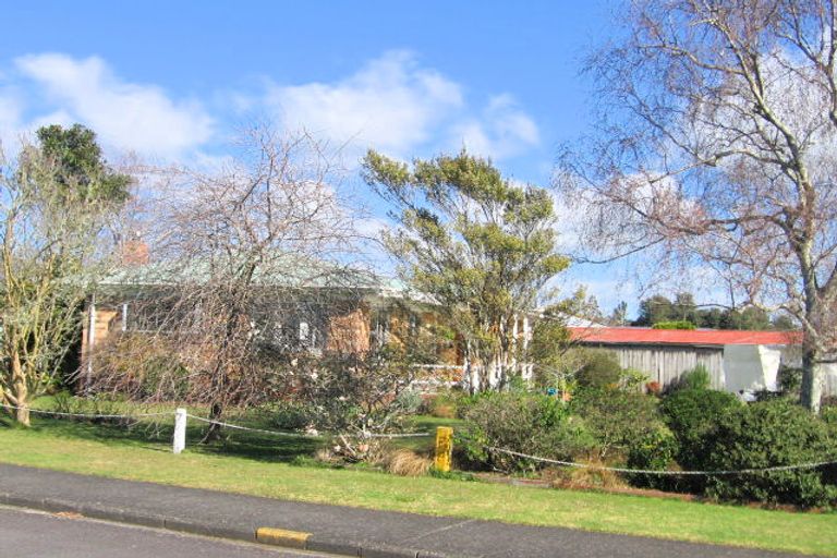 Photo of property in 14 Hill Crescent, Papakura, 2110