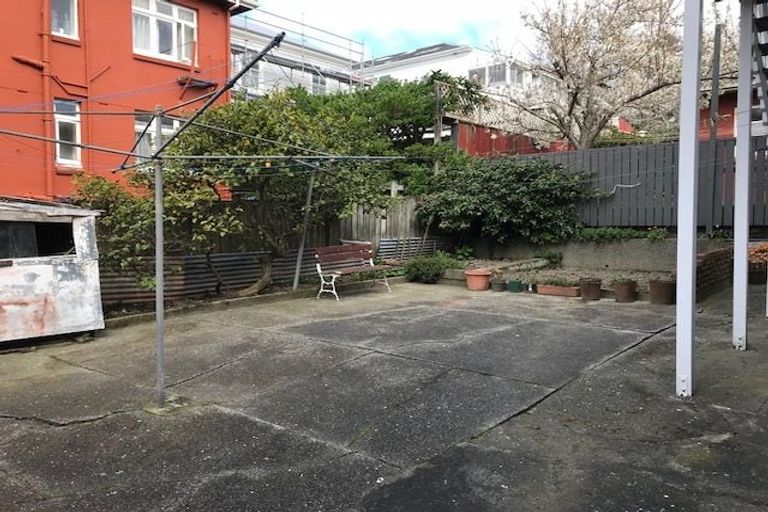 Photo of property in 5-5a Moncrieff Street, Mount Victoria, Wellington, 6011