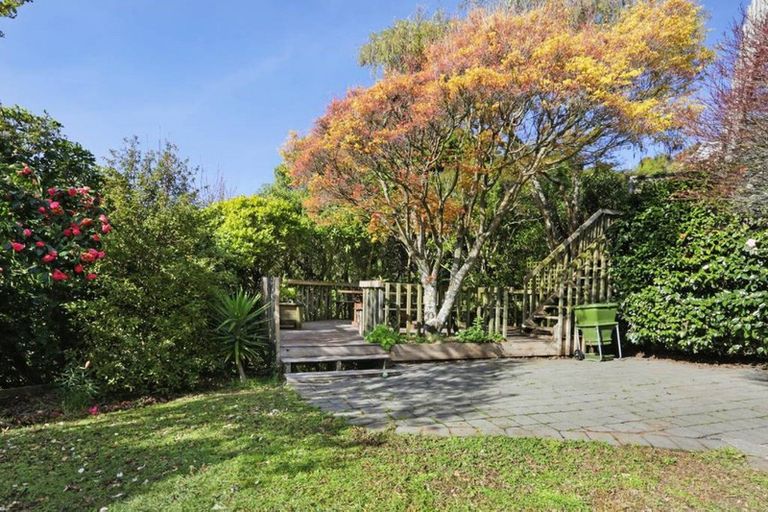 Photo of property in 33 Oak Avenue, Paremata, Porirua, 5024