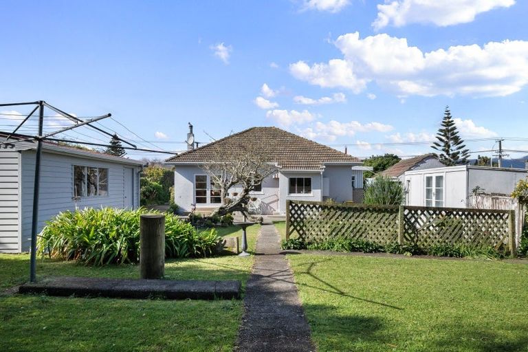Photo of property in 361 Oxford Street, Levin, 5510