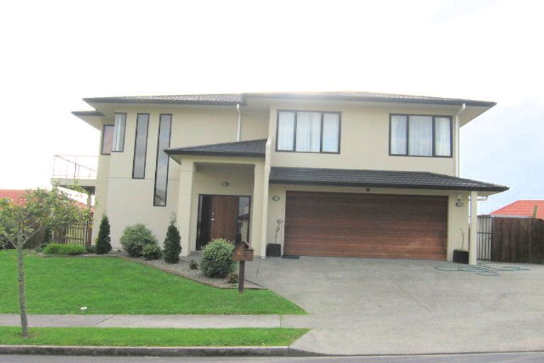 Photo of property in 4 Macadamia Close, Goodwood Heights, Auckland, 2105