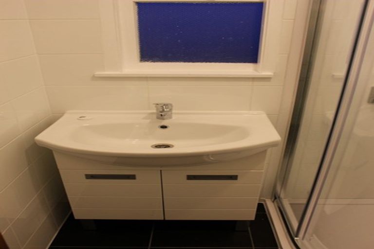 Photo of property in 2/187 Lake Road, Belmont, Auckland, 0622