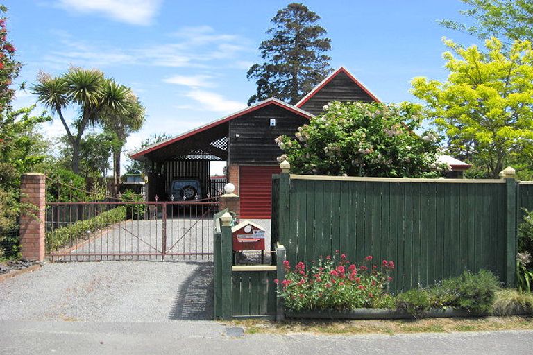 Photo of property in 35 Waitikiri Drive, Parklands, Christchurch, 8083