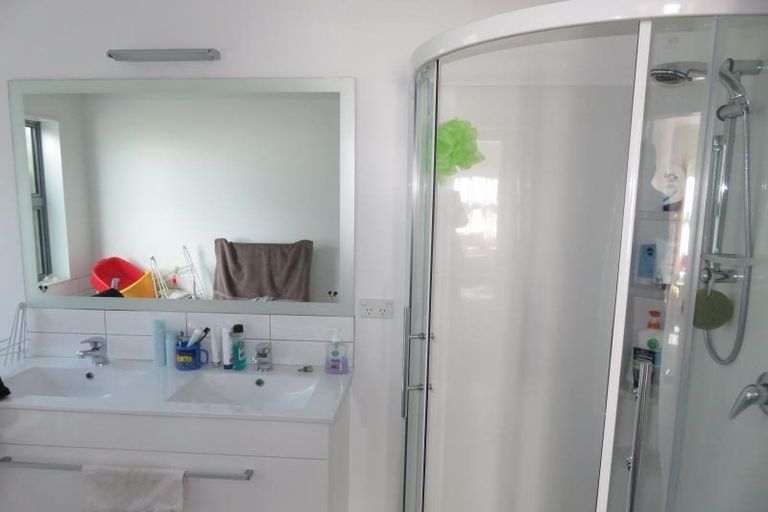 Photo of property in 17 Cresswell Place, Johnsonville, Wellington, 6037