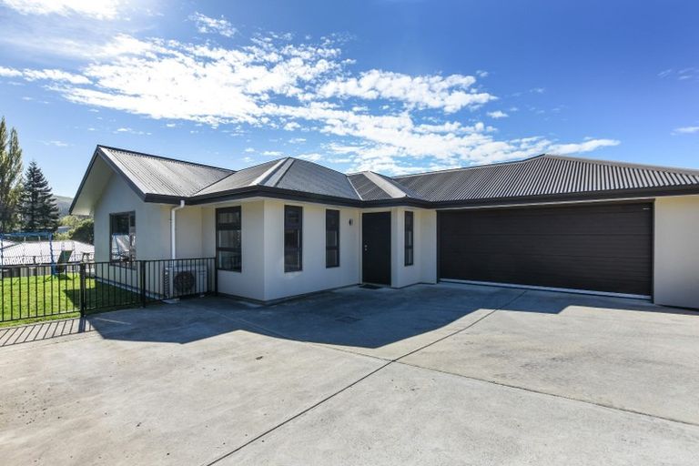 Photo of property in 37 Grandvista Drive, Green Island, Dunedin, 9018