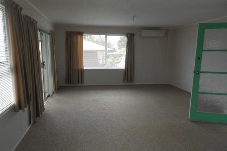 Photo of property in 2/311 Carrington Street, Vogeltown, New Plymouth, 4310