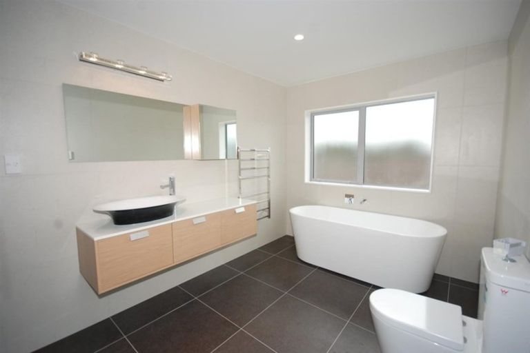 Photo of property in 120a Wellington Street, Howick, Auckland, 2014