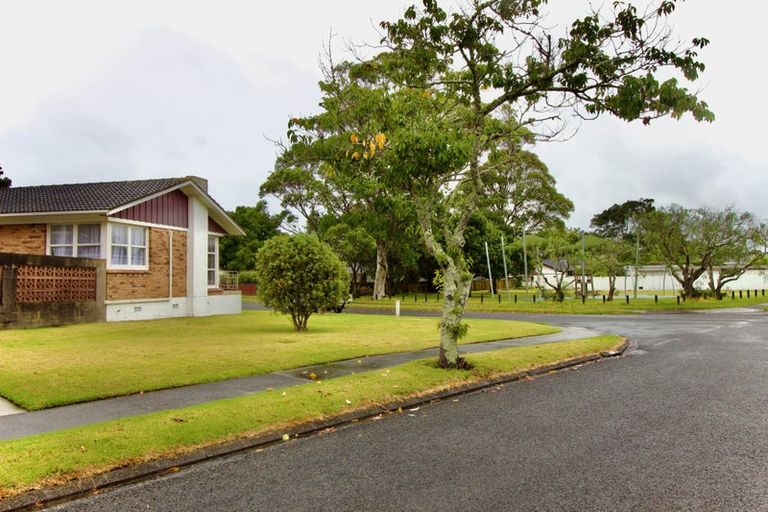 Photo of property in 14 Waterlea Avenue, Mangere Bridge, Auckland, 2022