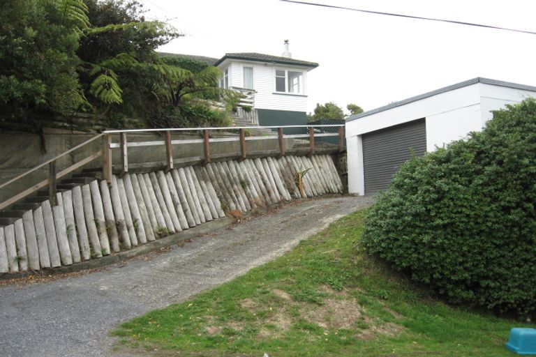 Photo of property in 98 Glanmire Road, Newlands, Wellington, 6037