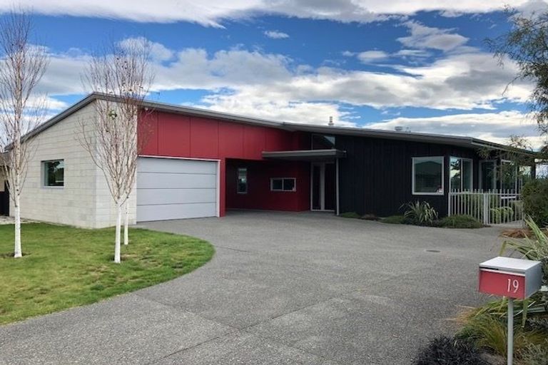 Photo of property in 19 Waitaha Place, Clive, 4102