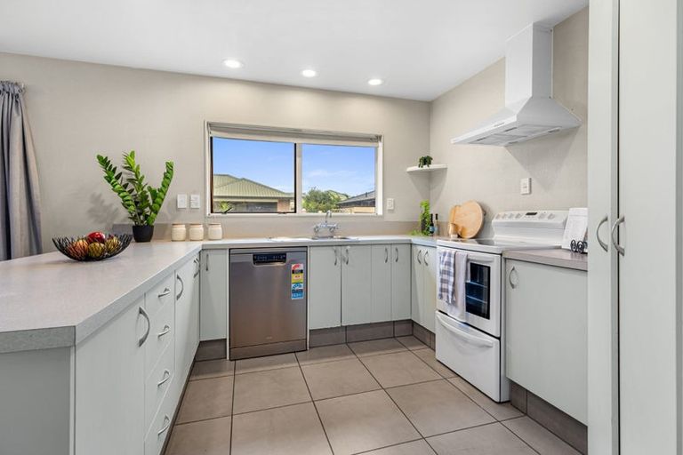 Photo of property in 72 Evans Road, Papamoa Beach, Papamoa, 3118