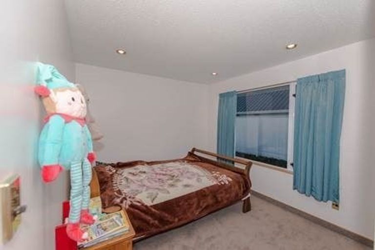 Photo of property in 52 Berkshire Drive, Avonhead, Christchurch, 8042