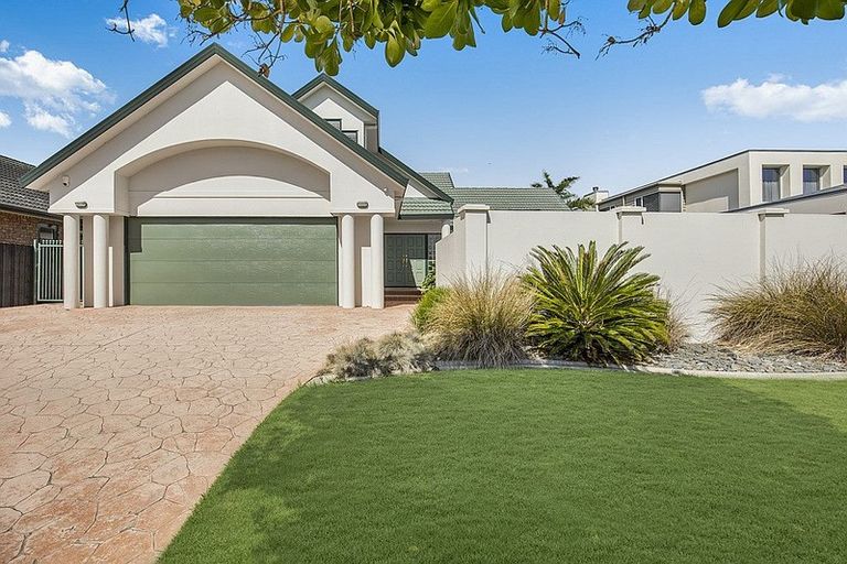 Photo of property in 82 Glenross Drive, Wattle Downs, Auckland, 2103