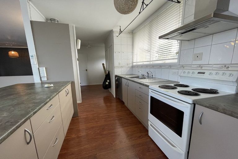 Photo of property in 13 Rickards Place, New Lynn, Auckland, 0600