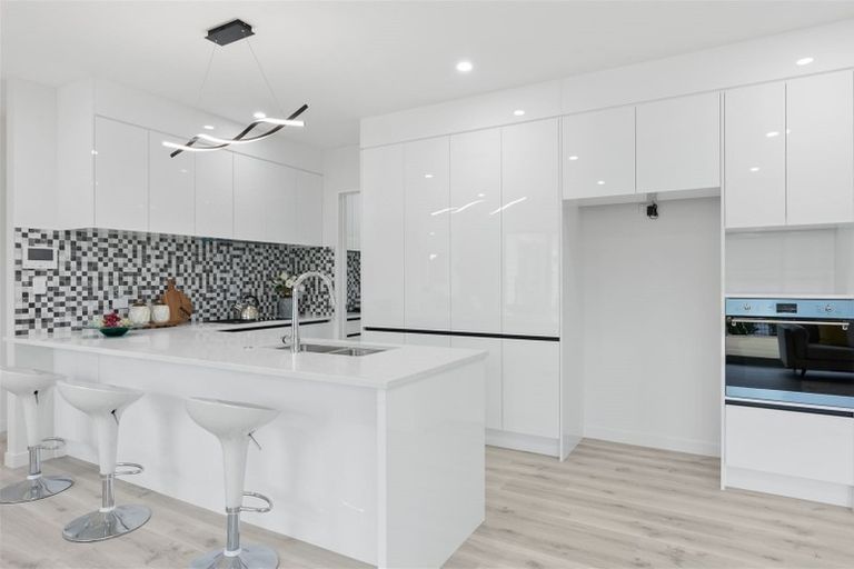 Photo of property in 11 Captain Rings Drive, Papakura, 2110