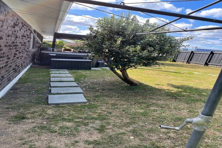 Photo of property in 1/2 Palm Court Drive, Glen Eden, Auckland, 0602