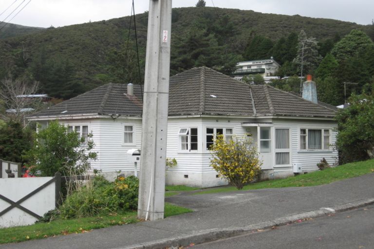 Photo of property in 4 Kopara Grove, Stokes Valley, Lower Hutt, 5019