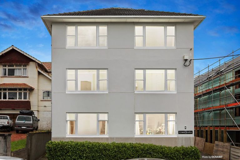 Photo of property in 2/6 Armour Avenue, Mount Victoria, Wellington, 6011