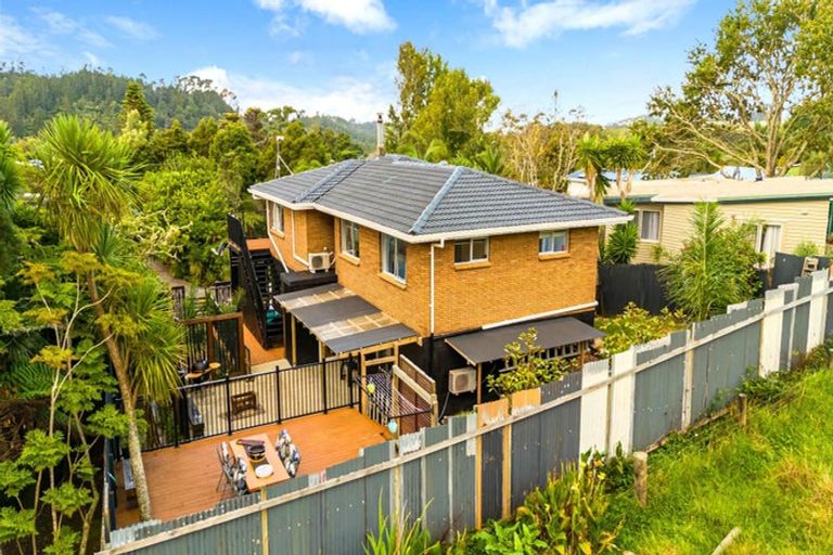 Photo of property in 19 Grassmere Road, Henderson Valley, Auckland, 0612
