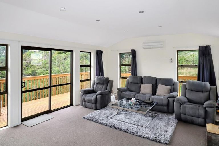 Photo of property in 41 Lyndfield Lane, Newlands, Wellington, 6037