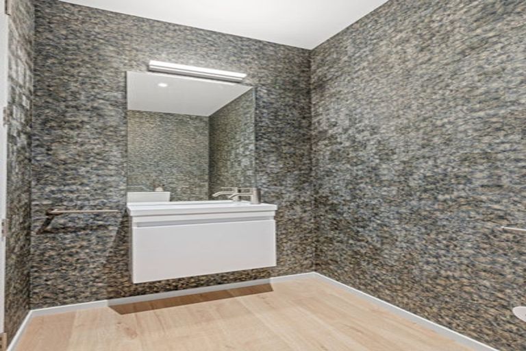 Photo of property in 17 Bradshaw Terrace, Riccarton, Christchurch, 8011