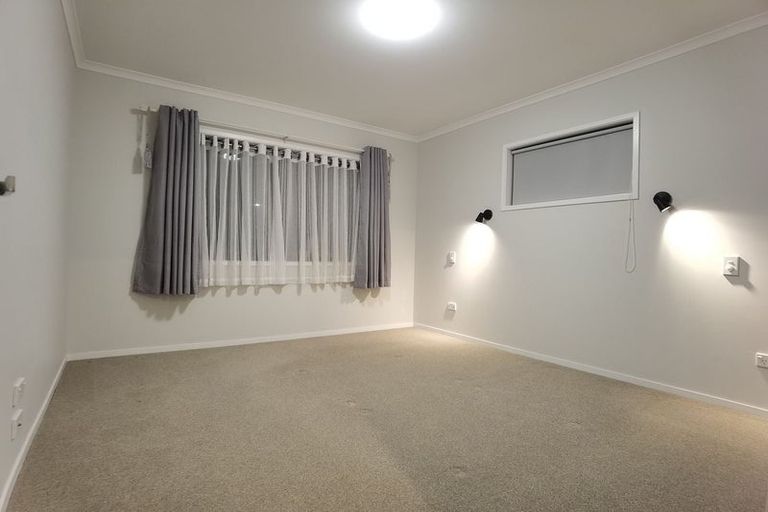Photo of property in 125 Riverpark Crescent, Henderson, Auckland, 0610