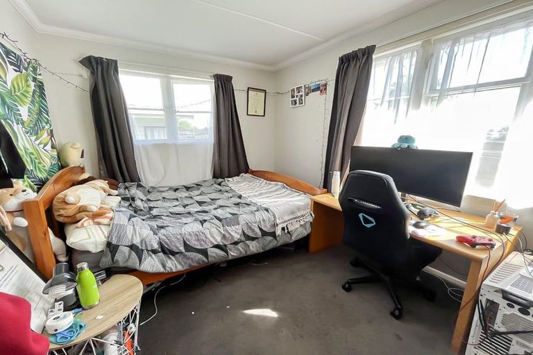 Photo of property in 660 Featherston Street, Roslyn, Palmerston North, 4414