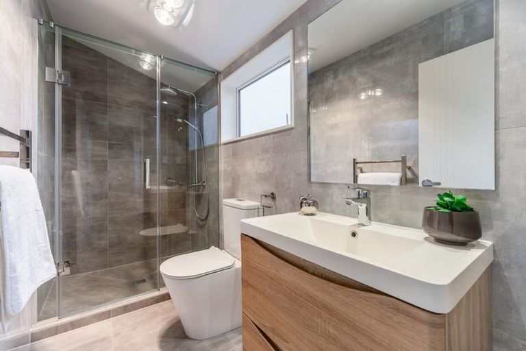 Photo of property in 14a Crystal Avenue, Glendene, Auckland, 0602