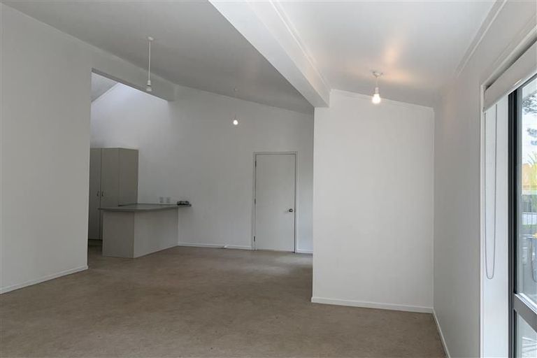 Photo of property in 131 Colwill Road, Massey, Auckland, 0614