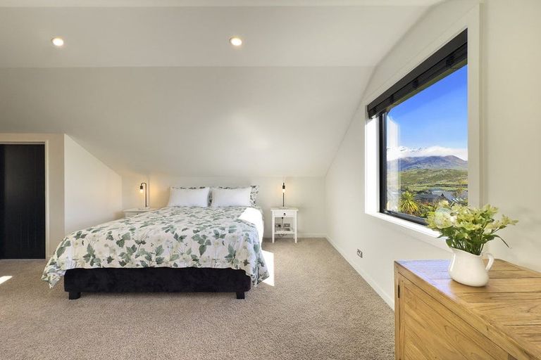 Photo of property in 6a Kinross Lane, Jacks Point, Queenstown, 9371