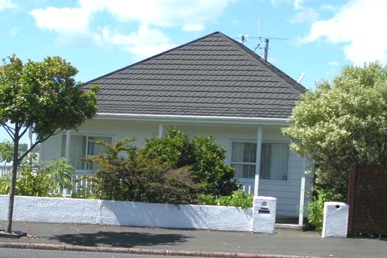Photo of property in 83 Queen Street, Northcote Point, Auckland, 0627