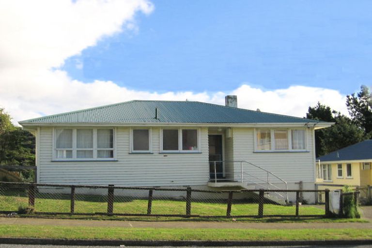 Photo of property in 84 Sievers Grove, Cannons Creek, Porirua, 5024