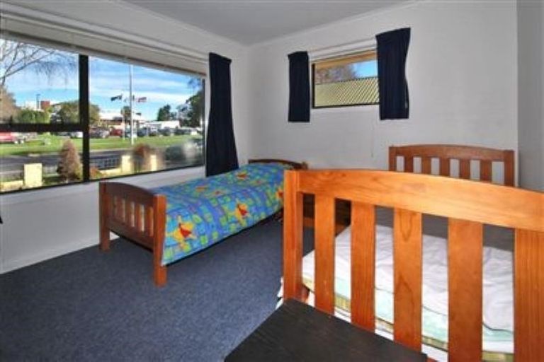 Photo of property in 1/412 Memorial Avenue, Burnside, Christchurch, 8053